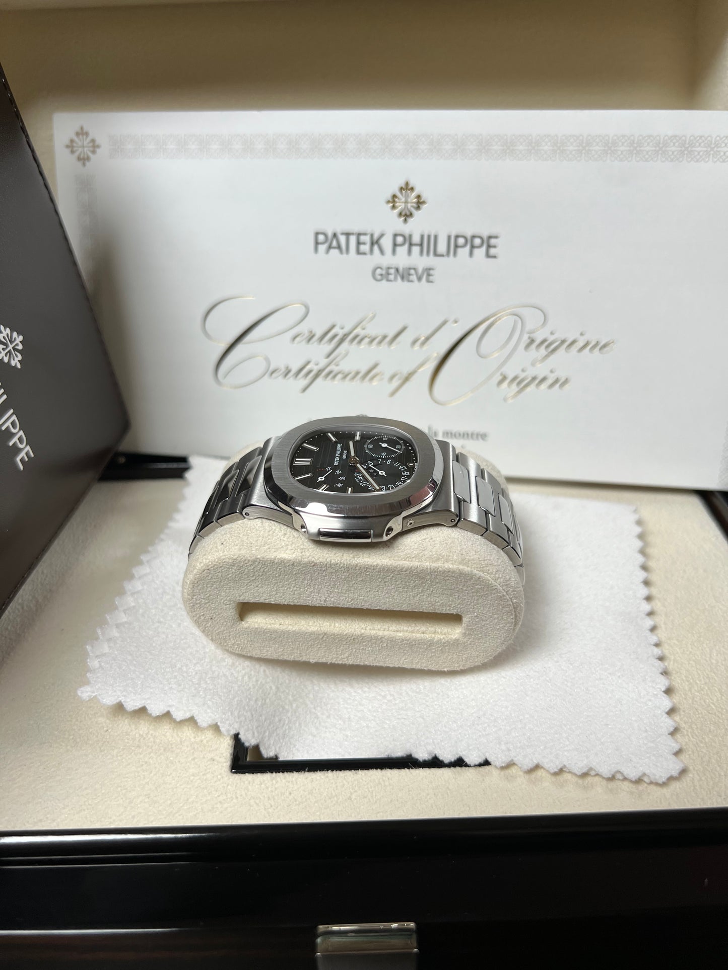 Patek Philippe Nautilus 5712/1A Stainless Steel Date Moon Phases 2024 Full Set