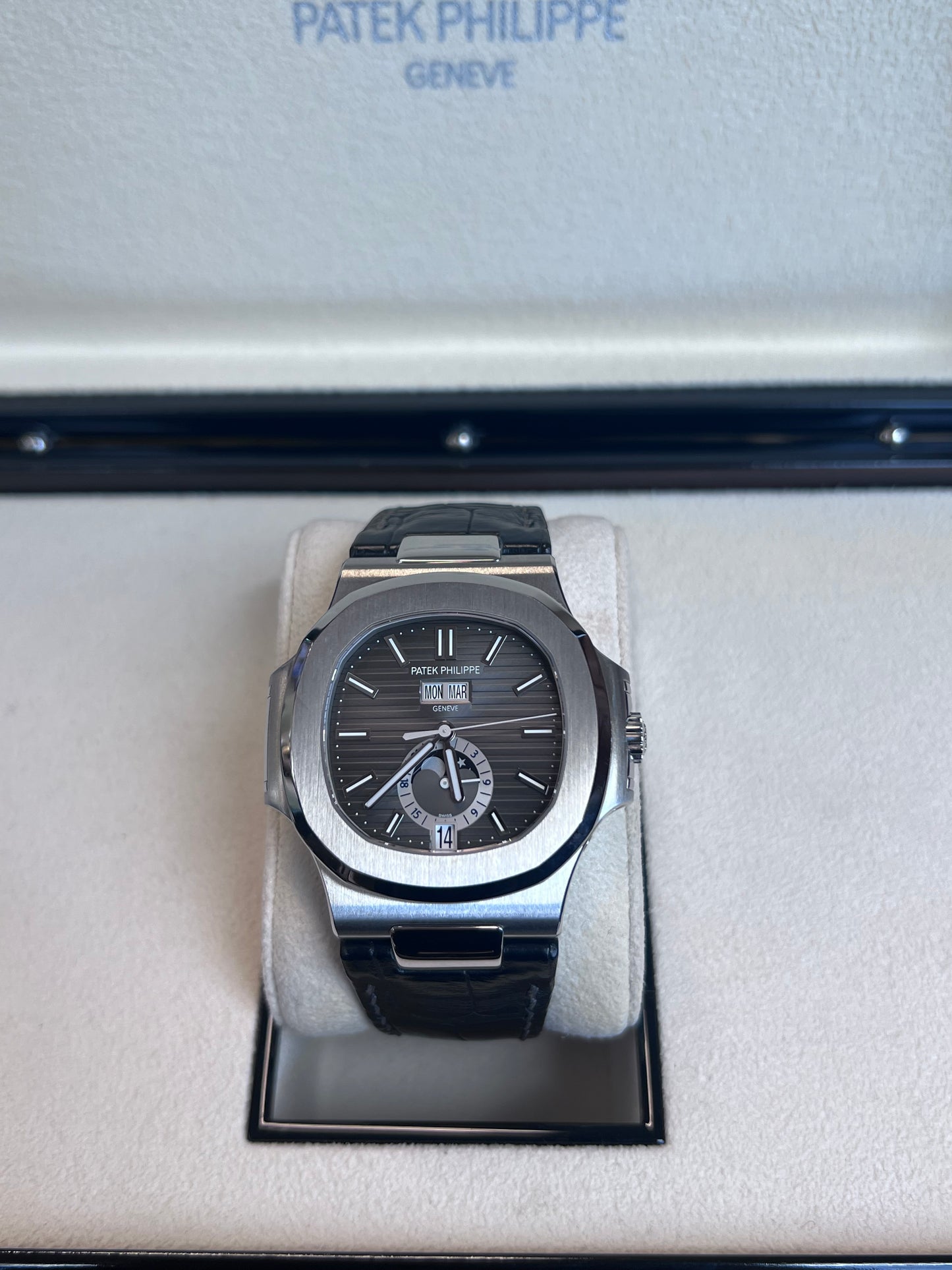 Patek Philippe Nautilus 5726A New Full Set