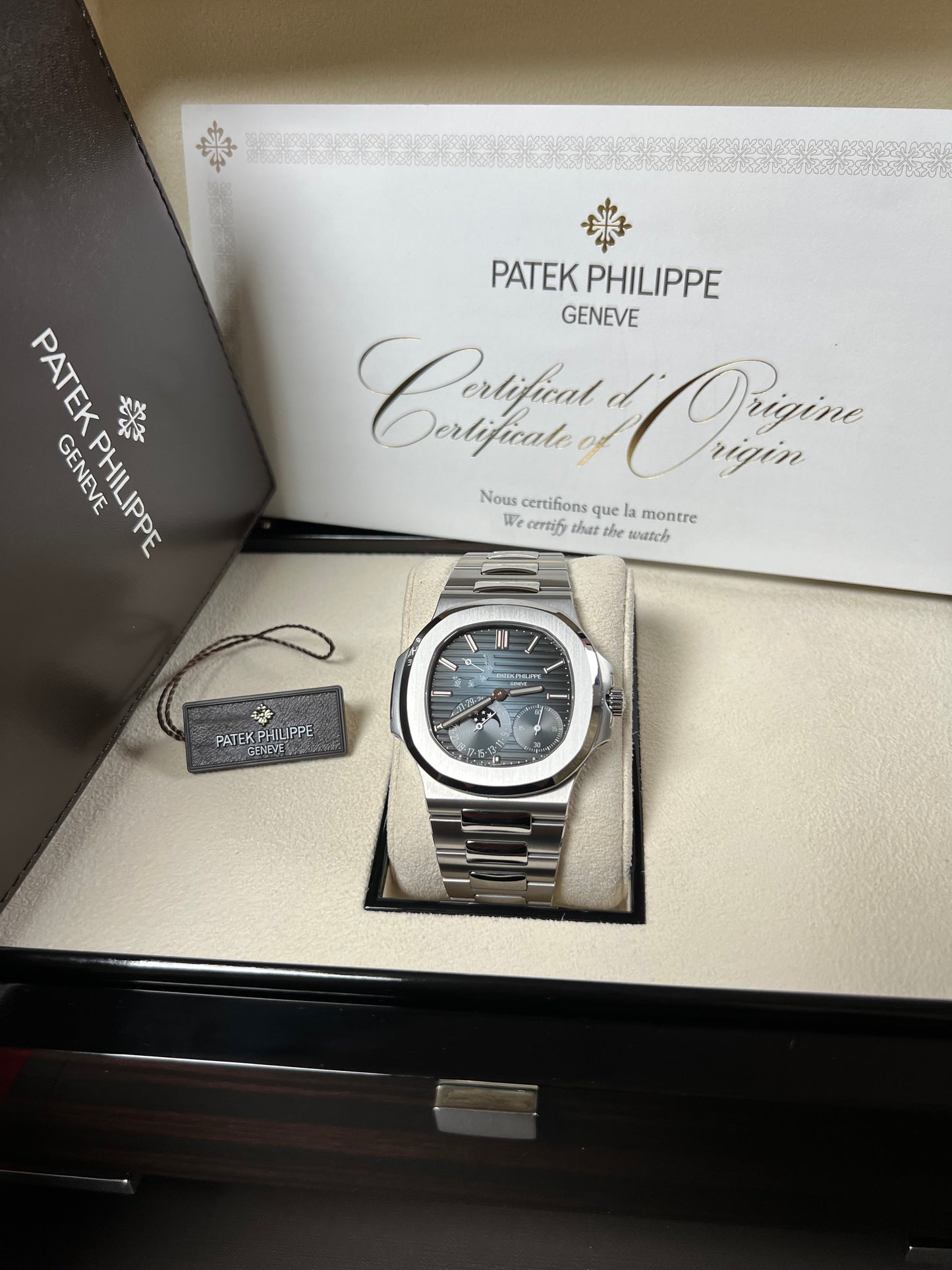 Patek Philippe Nautilus 5712/1A Stainless Steel Date Moon Phases 2024 Full Set