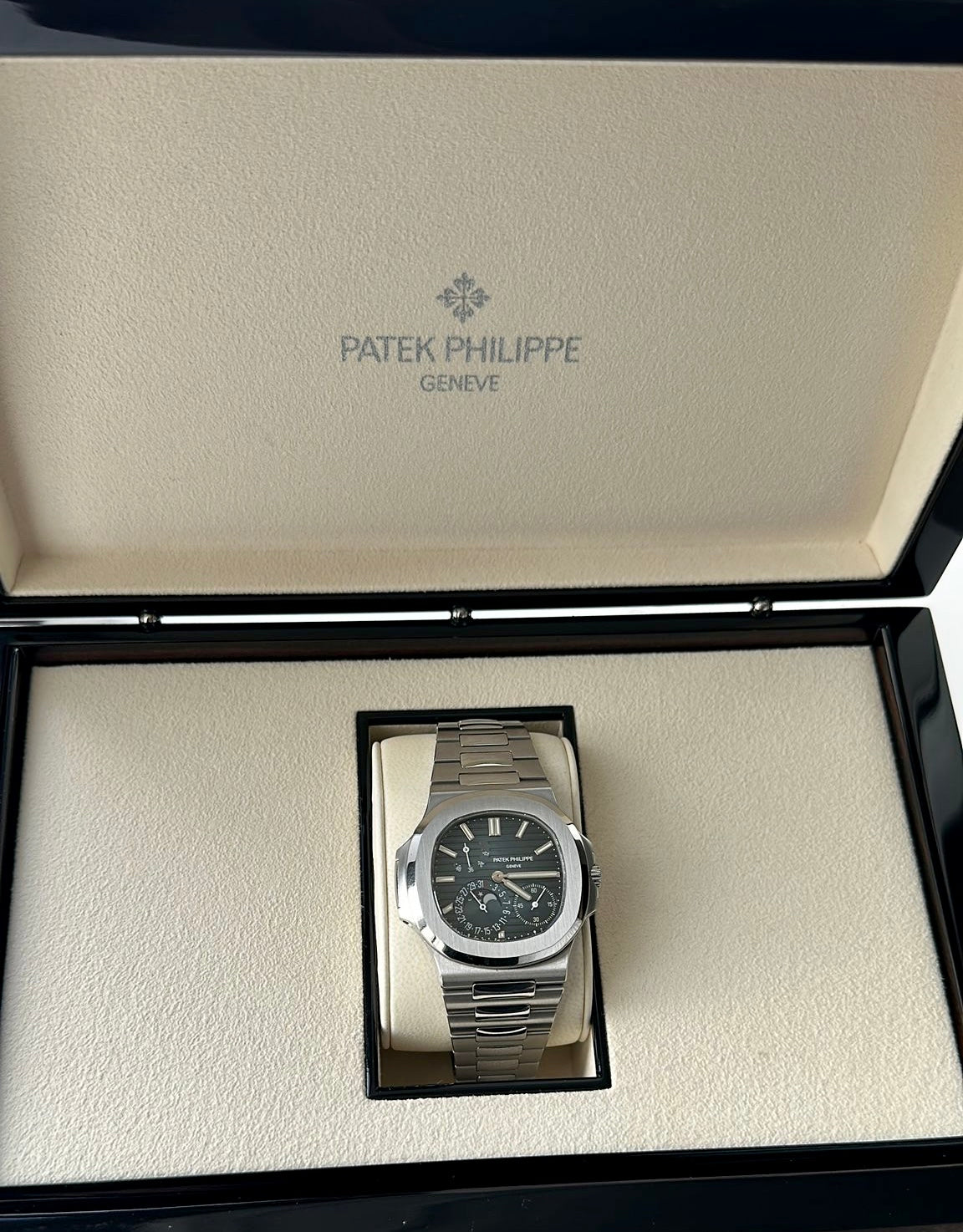 Patek Philippe Nautilus 5712/1A Stainless Steel Date Moon Phases 2024 Full Set