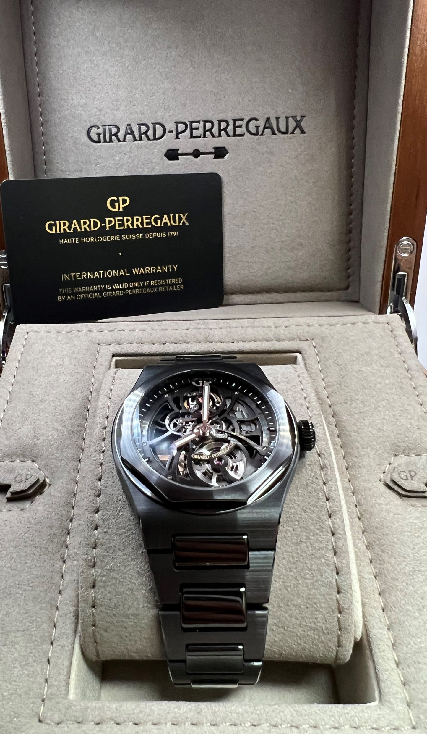 Girard Perregaux Laureato Skeleton Ceramic