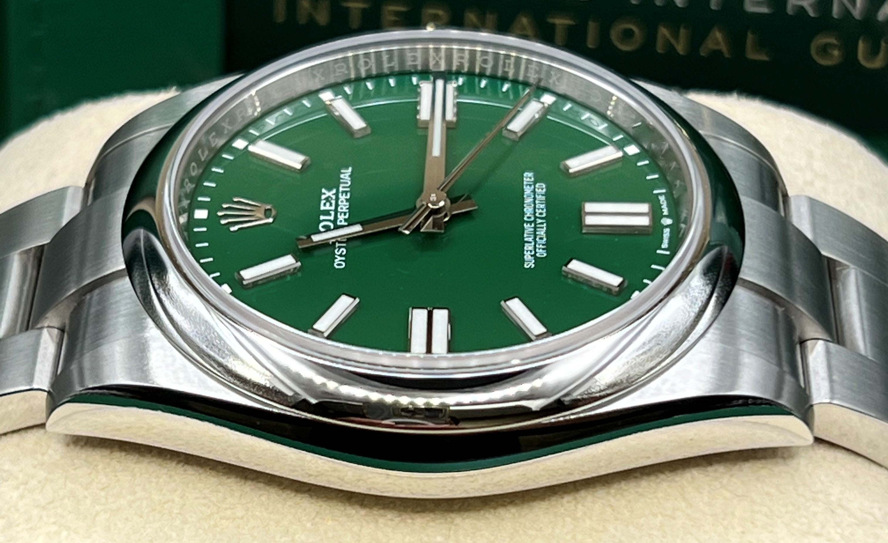 Rolex Oyster Perpetual 41 Green Dial 124300 2023 New Chrono de Lux