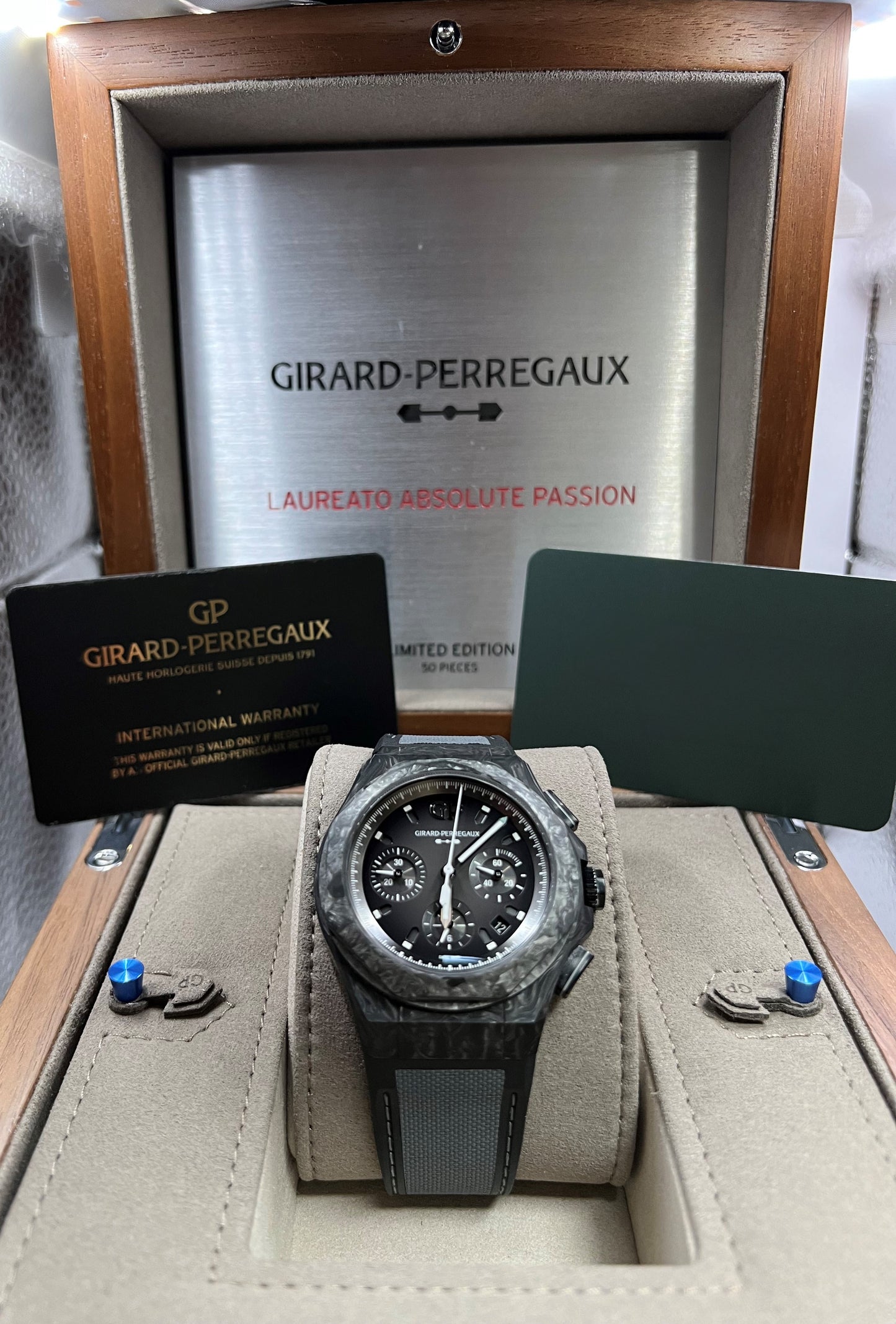 Girard Perregaux Laureato Absolute Crystal Rock Limited Edition