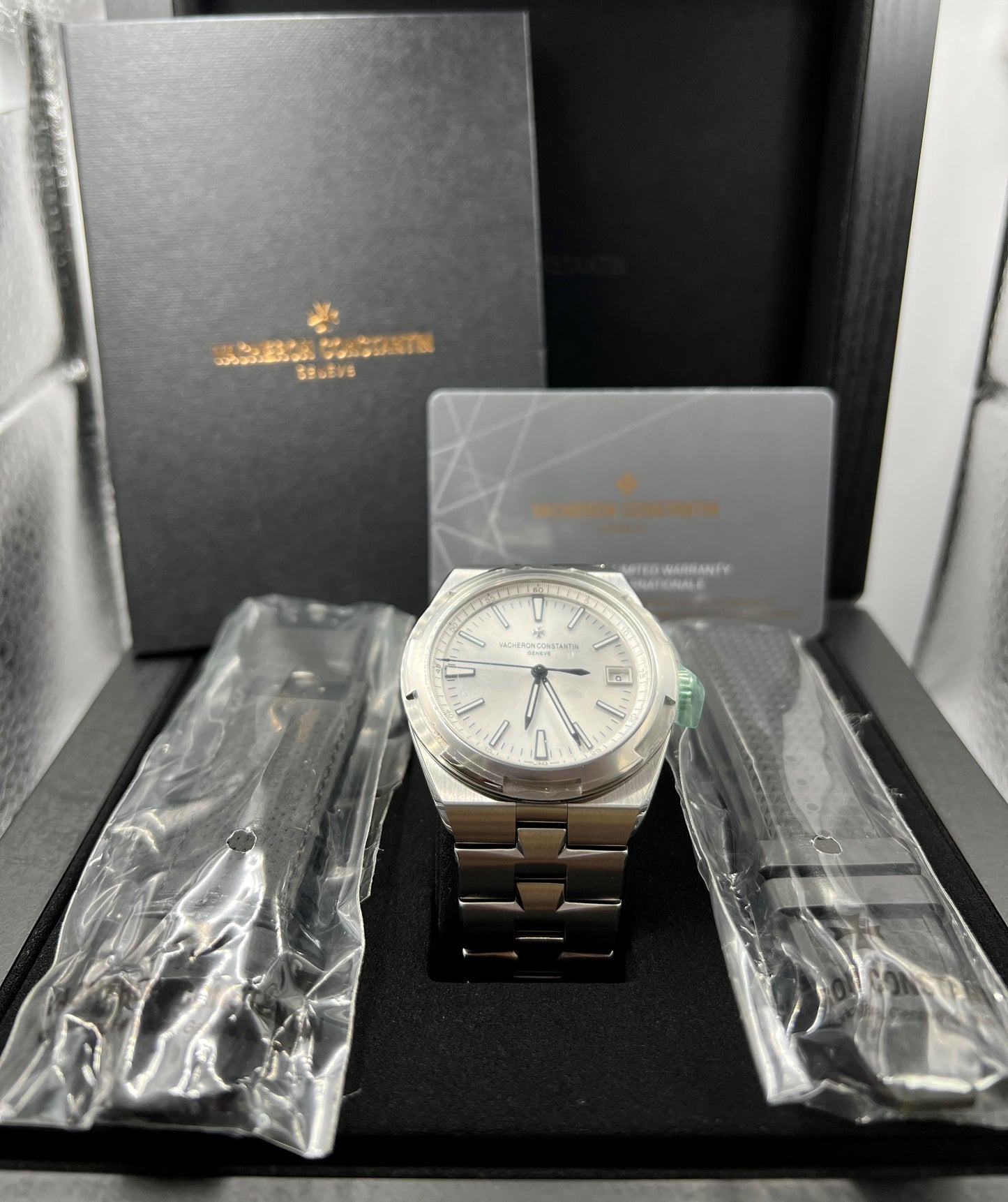 Vacheron Constantin Overseas Silver Dial 4500V/110A-B126